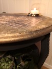 Nydelig pyntebord i svart og gull thumbnail
